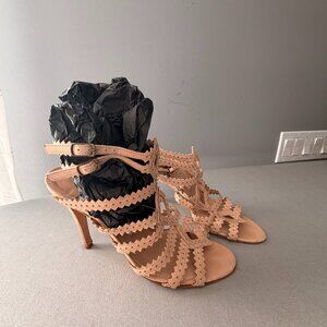 Manolo Blahnik beige nude sandals ankle strap Sz 38